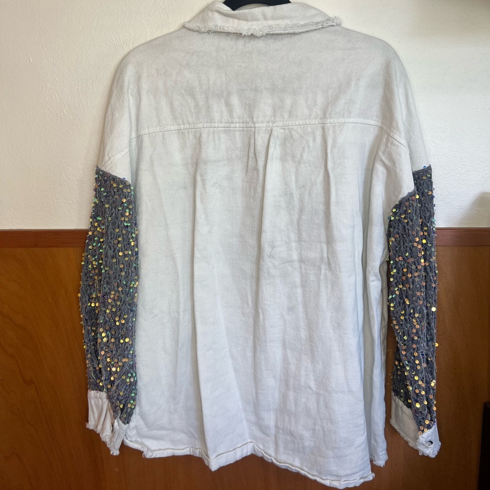 Button down - Picture 3 of 3